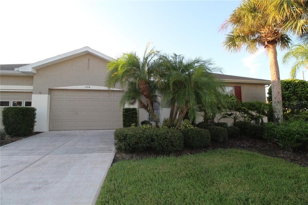 704 TREMONT GREENS LANE UNIT 107 SUN CITY CENTER, FL 33573