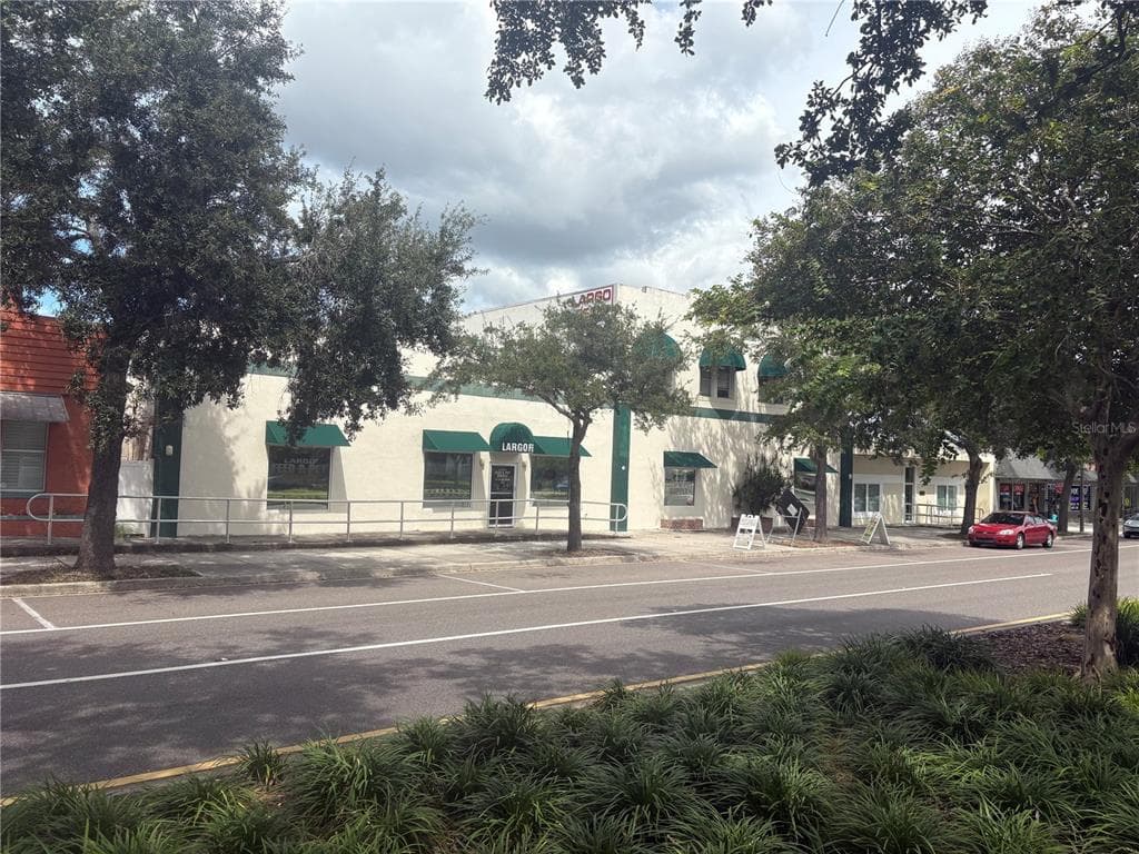 206 W BAY DRIVE