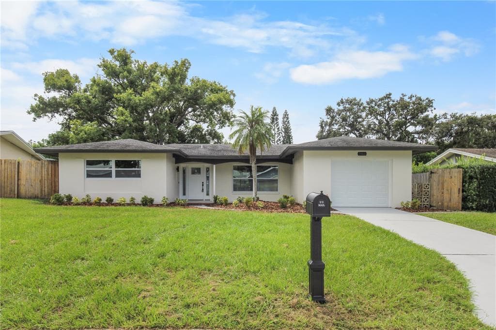 1946 SIERRA CIRCLE S LARGO, FL 33770