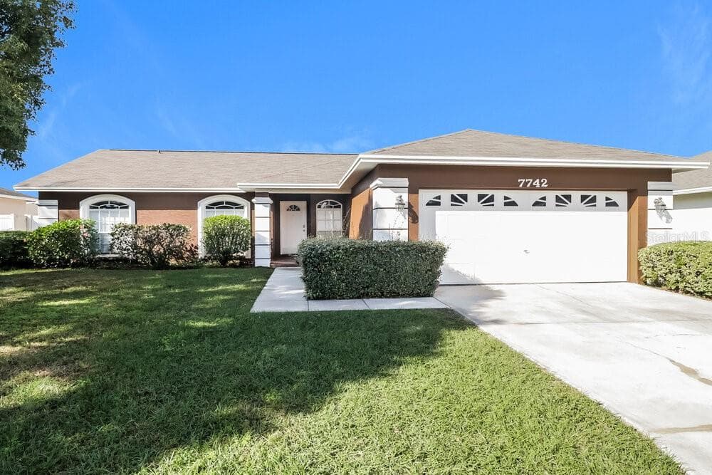 7742 ASHFORD DRIVE LAKELAND, FL 33810