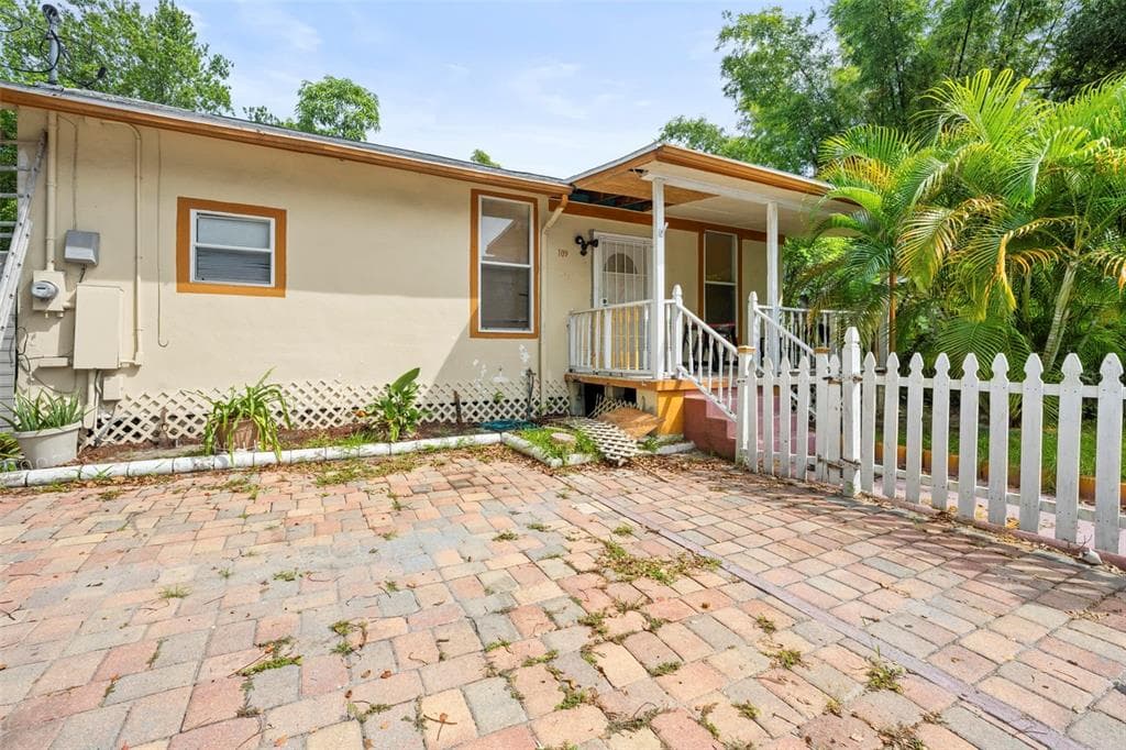 109 W FLORIBRASKA AVENUE TAMPA, FL 33603