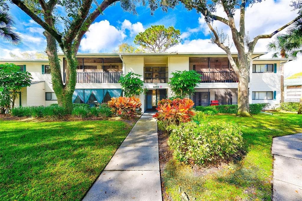 3259 FOX CHASE CIRCLE N UNIT 106 PALM HARBOR, FL 34683