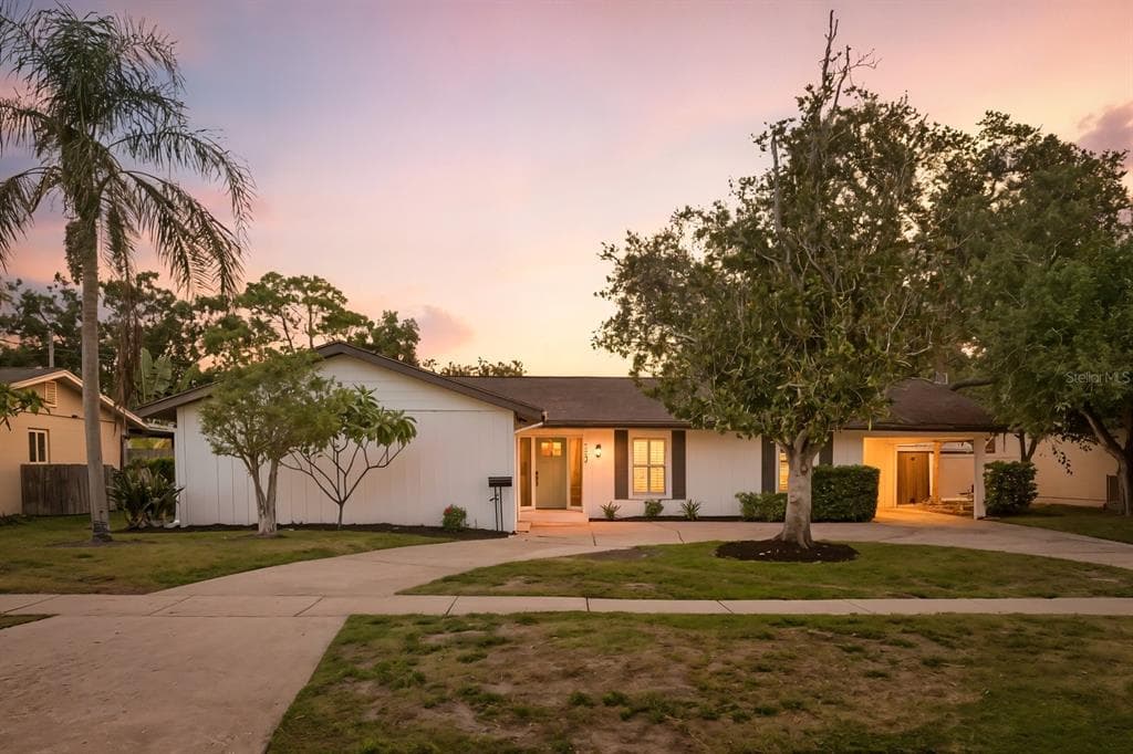 3307 NAKORA DRIVE TAMPA, FL 33618