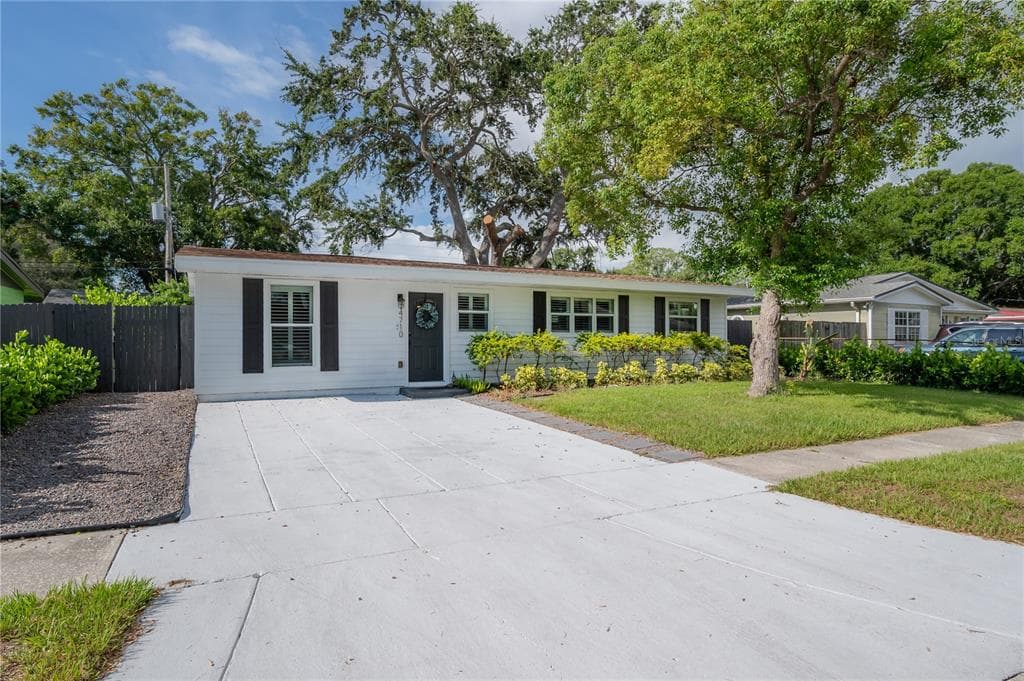 4710 W WALLACE AVENUE TAMPA, FL 33611