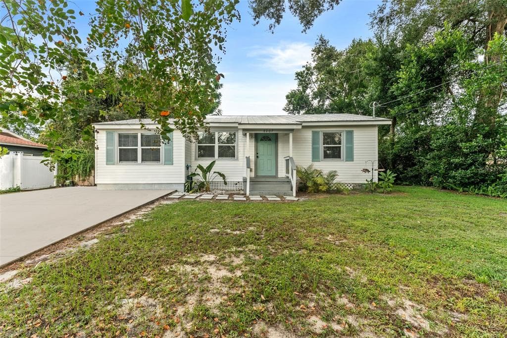8207 N OLA AVENUE TAMPA, FL 33604