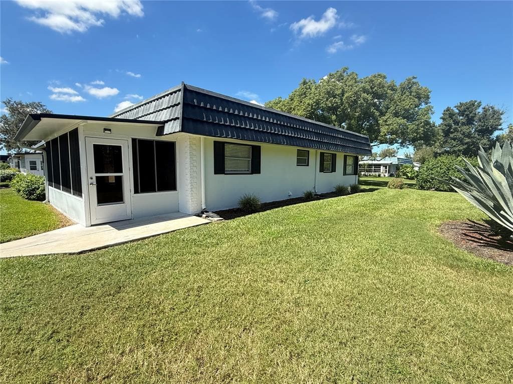 301 KINGS BOULEVARD UNIT 144 SUN CITY CENTER, FL 33573