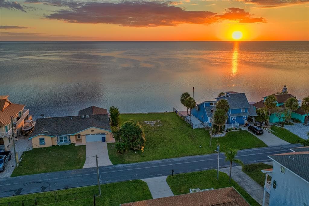 3208 GULF WINDS CIRCLE HERNANDO BEACH, FL 34607