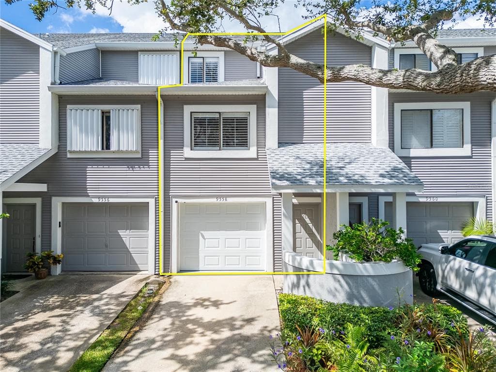 9558 TARA CAY COURT UNIT 21 SEMINOLE, FL 33776