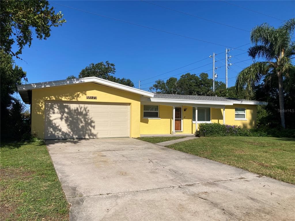 1194 PORTER DRIVE LARGO, FL 33771