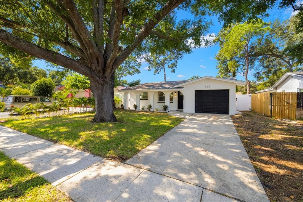 162 SW LINCOLN CIRCLE N ST PETERSBURG, FL 33702