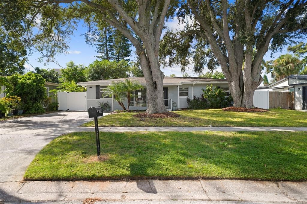 4420 W WYOMING AVENUE TAMPA, FL 33616