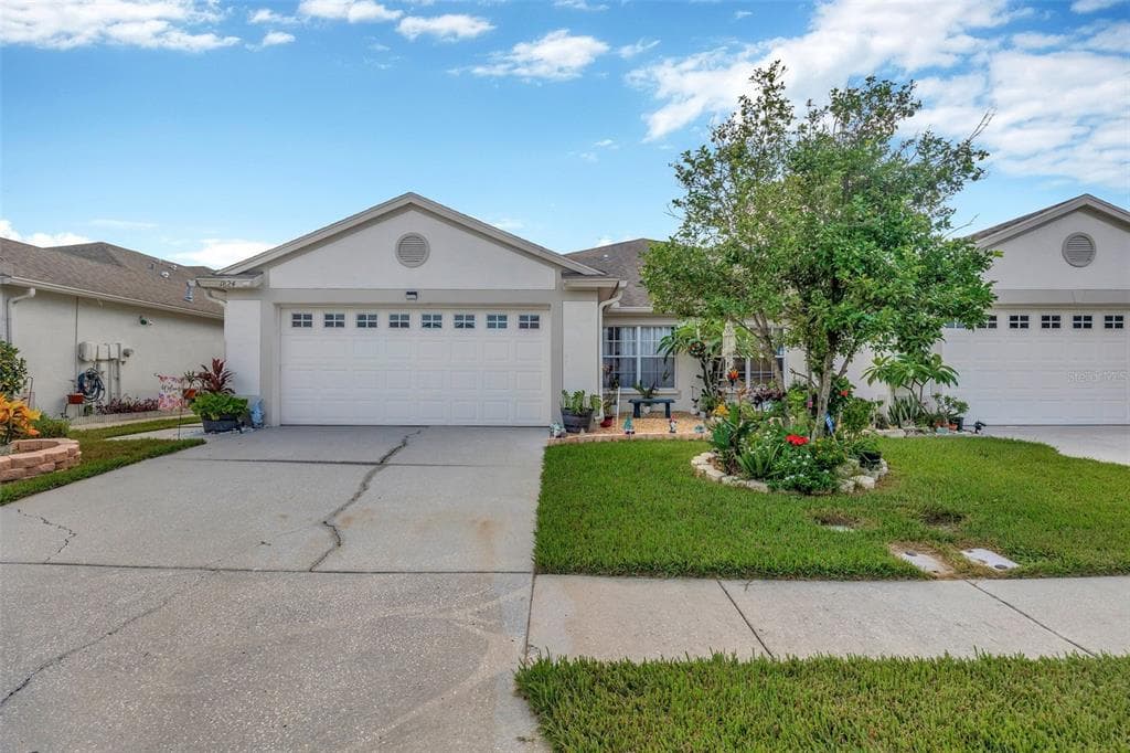 1824 ECHO POND PLACE WESLEY CHAPEL, FL 33543