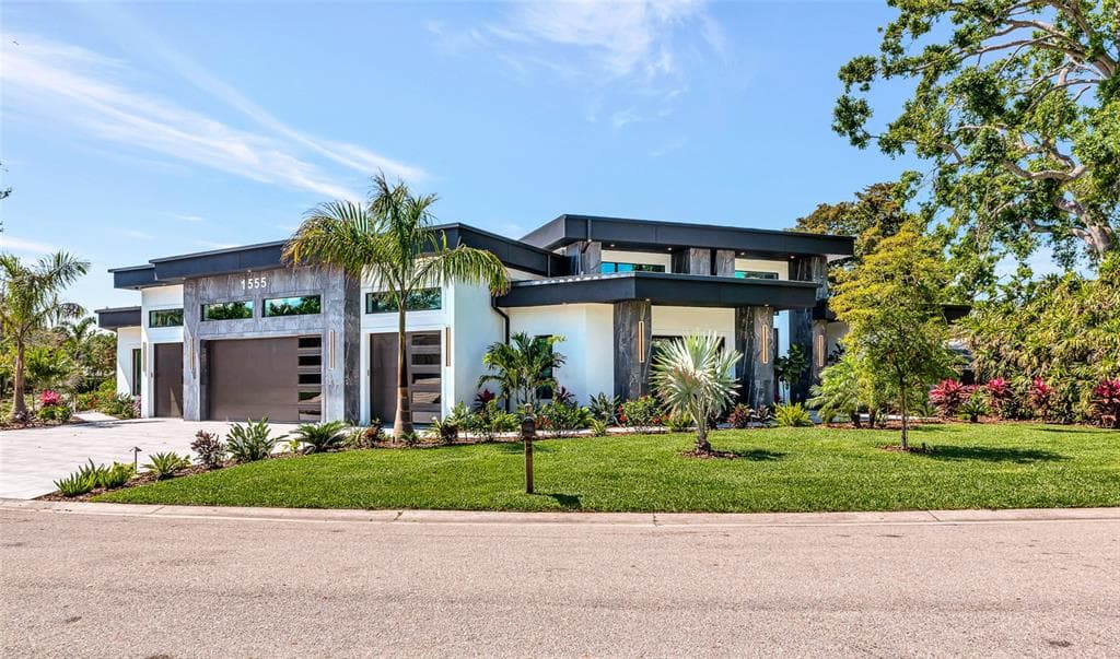 1555 EASTBROOK DRIVE SARASOTA, FL 34231