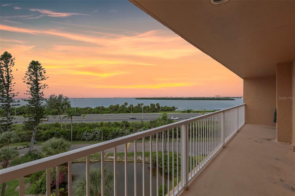 7430 SUNSHINE SKYWAY LANE S UNIT 605 ST PETERSBURG, FL 33711