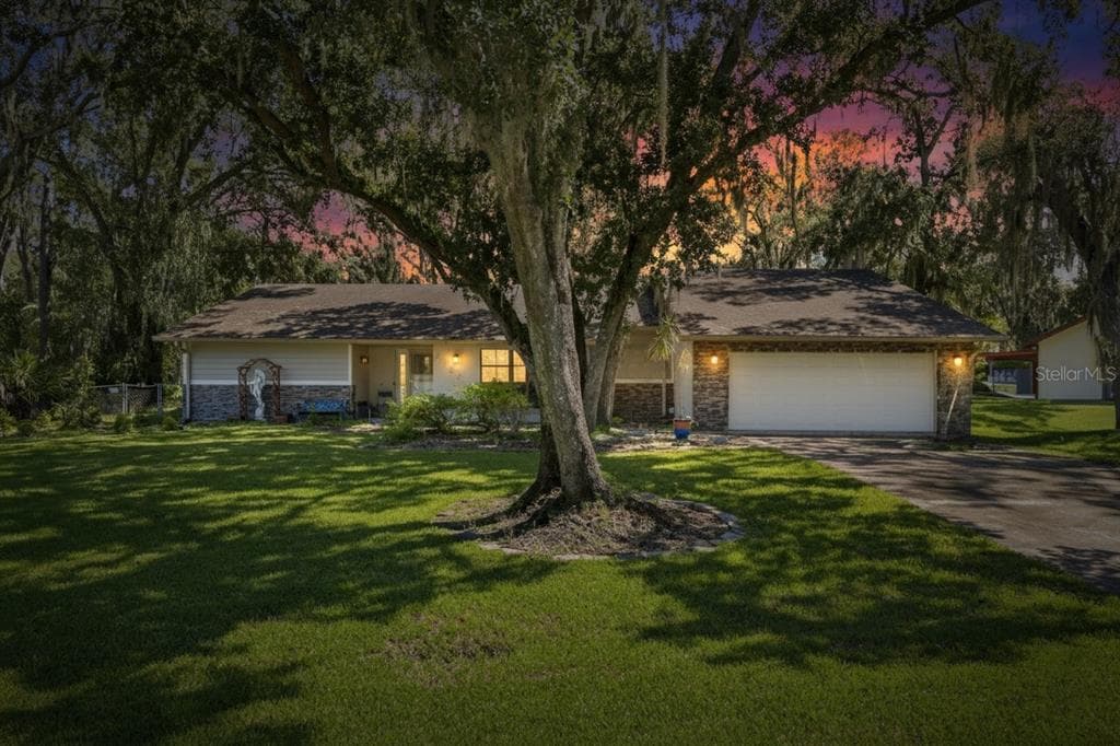 5702 TREE STAND LANE LAKELAND, FL 33811