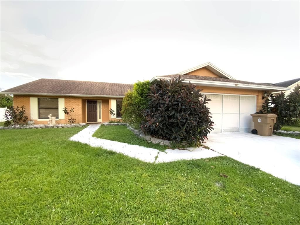 521 BRIGHTON COURT KISSIMMEE, FL 34758