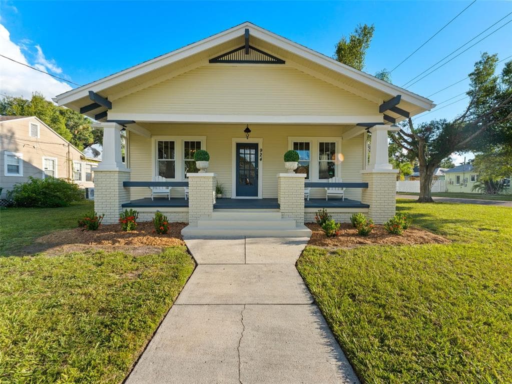 924 W BRADDOCK STREET TAMPA, FL 33603