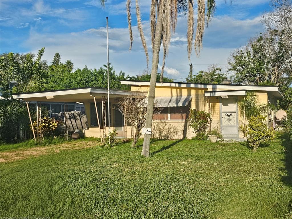 1211 BAY PALM BOULEVARD INDIAN ROCKS BEACH, FL 33785