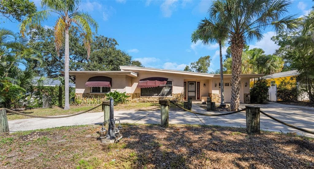 318 MEHLENBACHER ROAD BELLEAIR, FL 33756