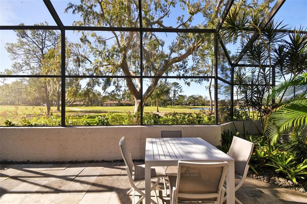 4220 FAIRWAY RUN UNIT 0 TAMPA, FL 33618