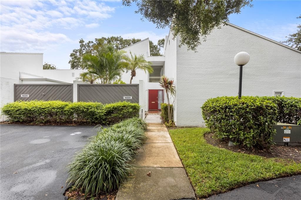 14223 CYPRESS CIRCLE UNIT 14223 TAMPA, FL 33618