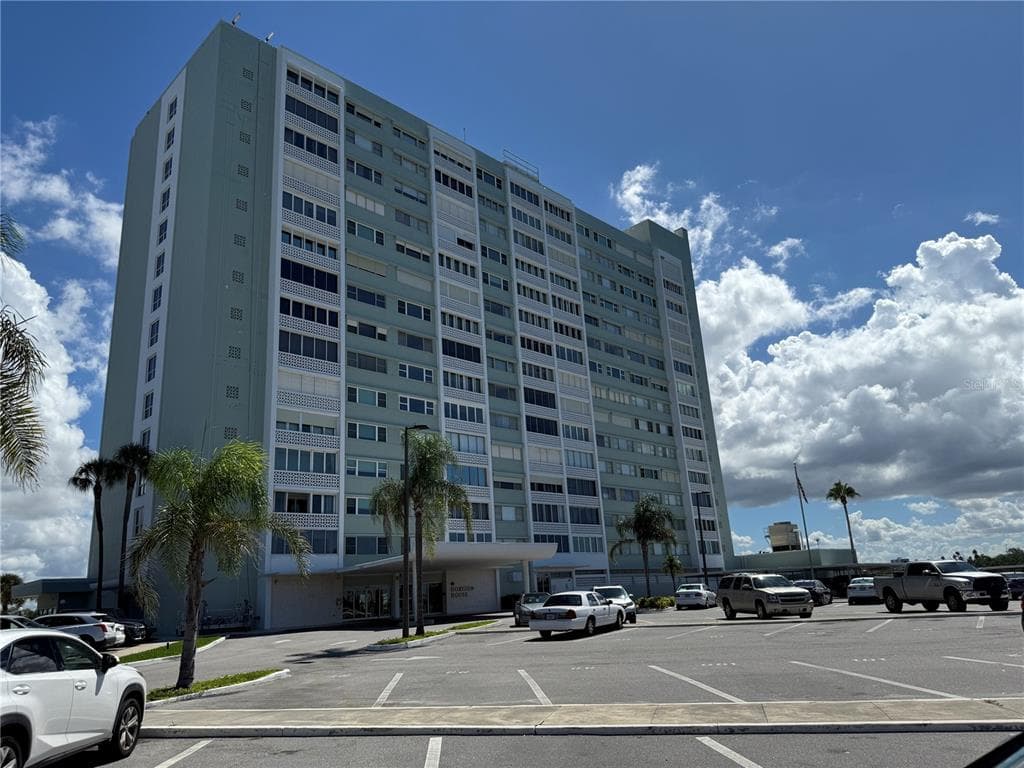 31 ISLAND WAY UNIT 1107 CLEARWATER BEACH, FL 33767