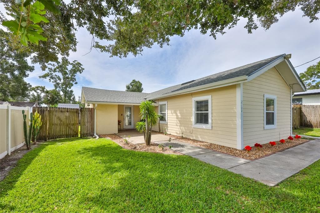 2104 W POWHATAN AVENUE TAMPA, FL 33603