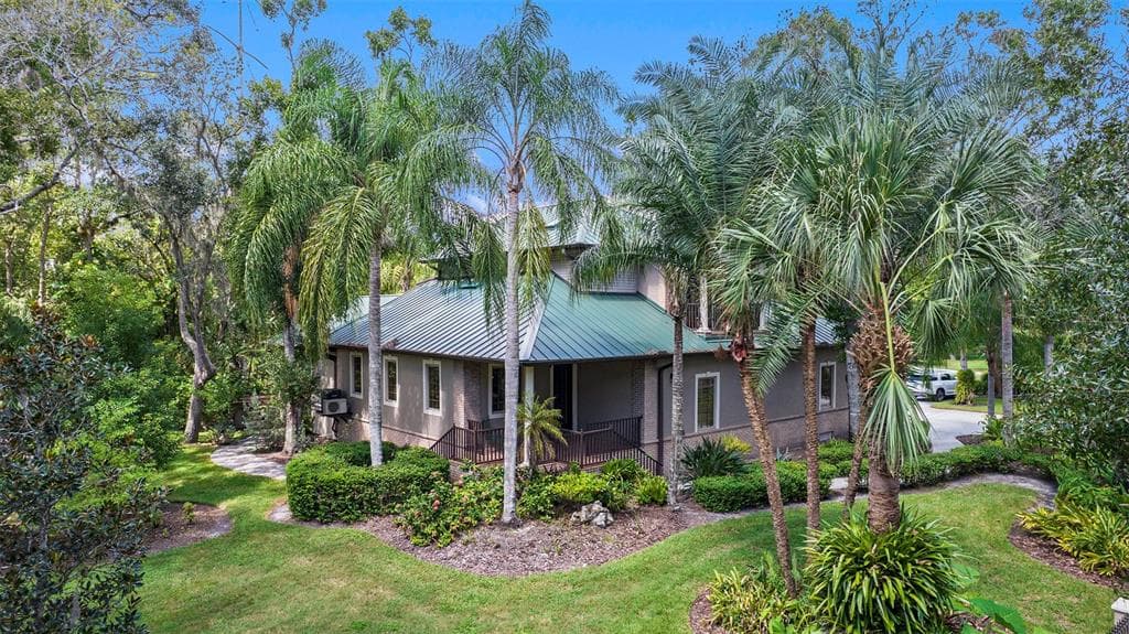 1252 E LAKE DRIVE TARPON SPRINGS, FL 34688