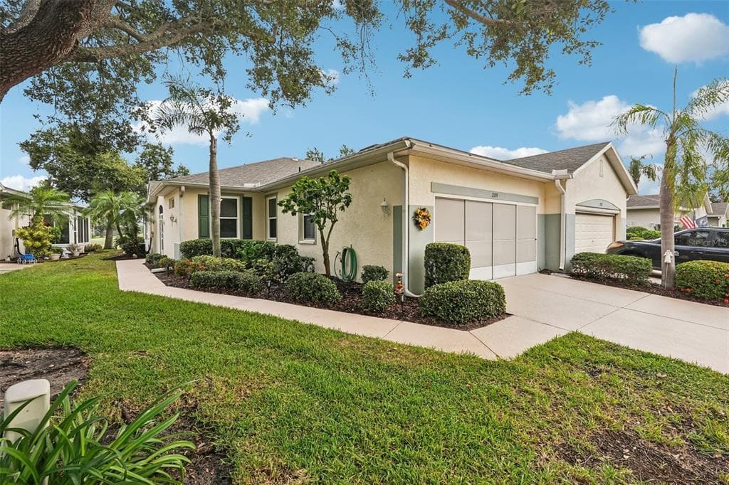 2139 ACADIA GREENS DRIVE SUN CITY CENTER, FL 33573