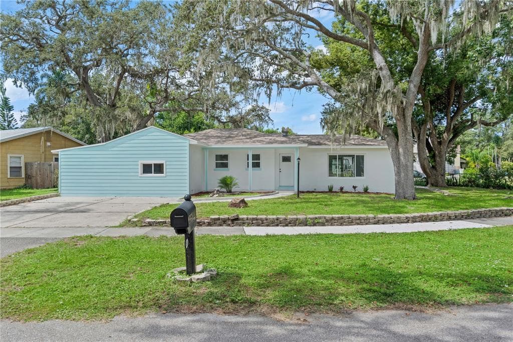 2026 PINECREST WAY CLEARWATER, FL 33755