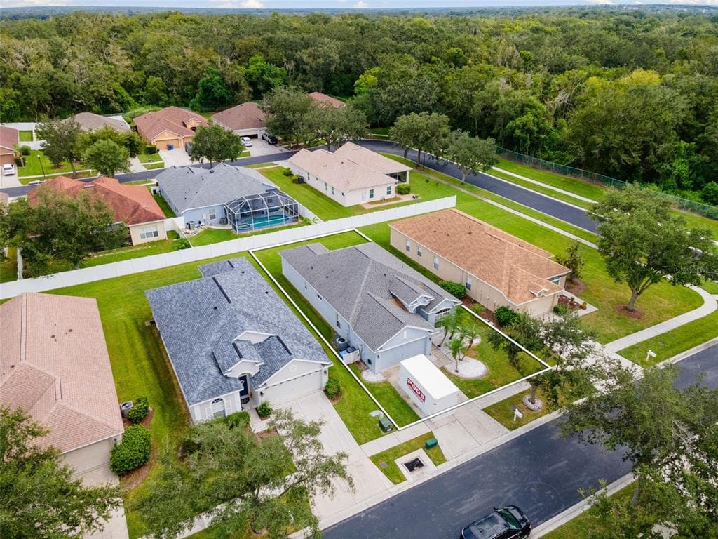 1005 CRYSTAL CARBON WAY VALRICO, FL 33594