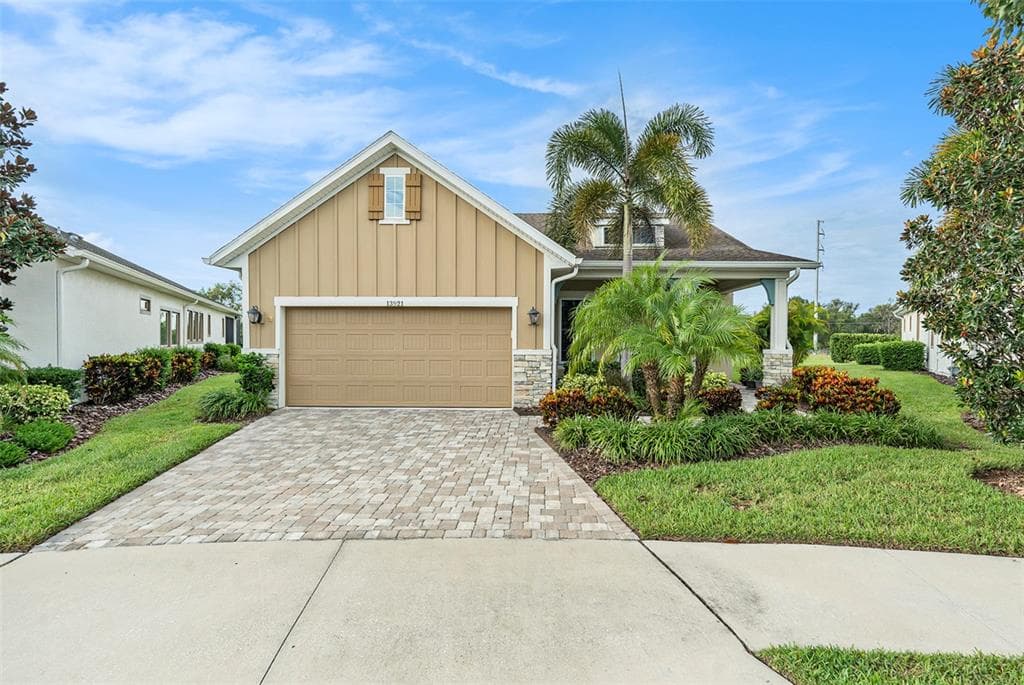 13921 SWALLOW HILL DRIVE LITHIA, FL 33547