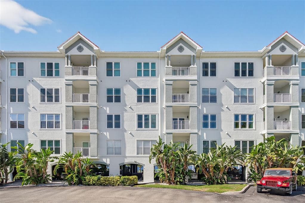 210 3RD STREET W UNIT 8305 BRADENTON, FL 34205