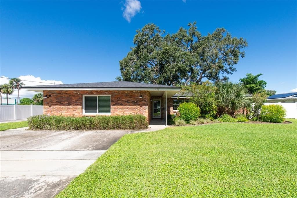 126 SE MADISON CIRCLE N ST PETERSBURG, FL 33703