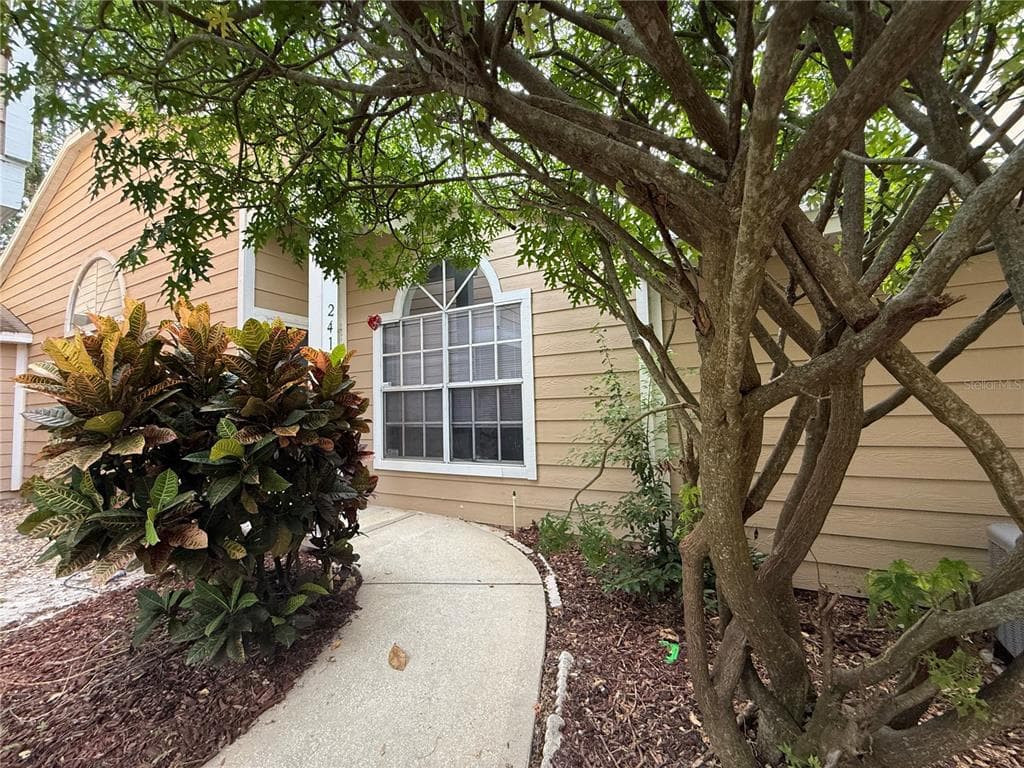 2416 HOUNDS TRAIL