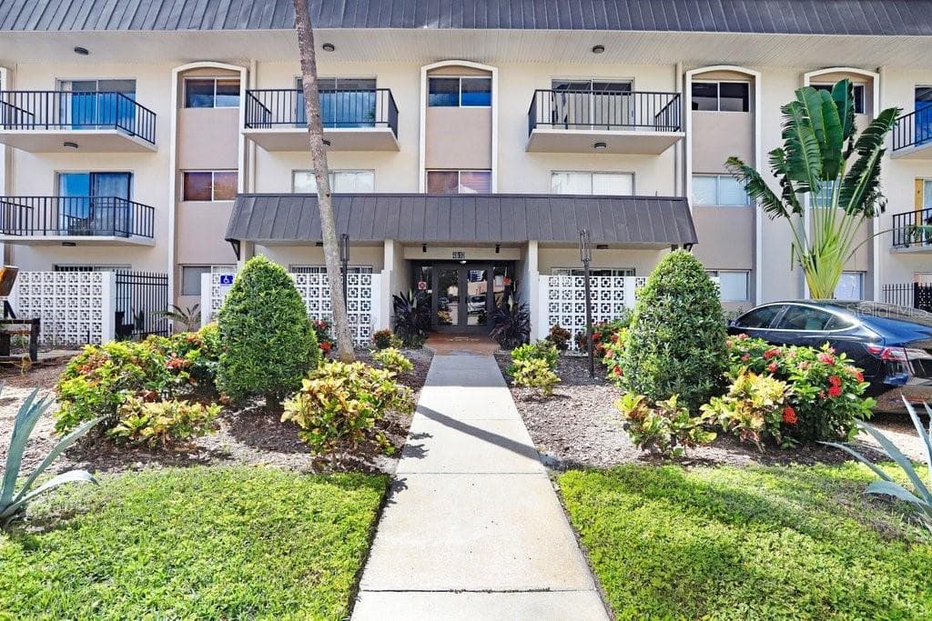 4610 W GRAY STREET UNIT 308 TAMPA, FL 33609