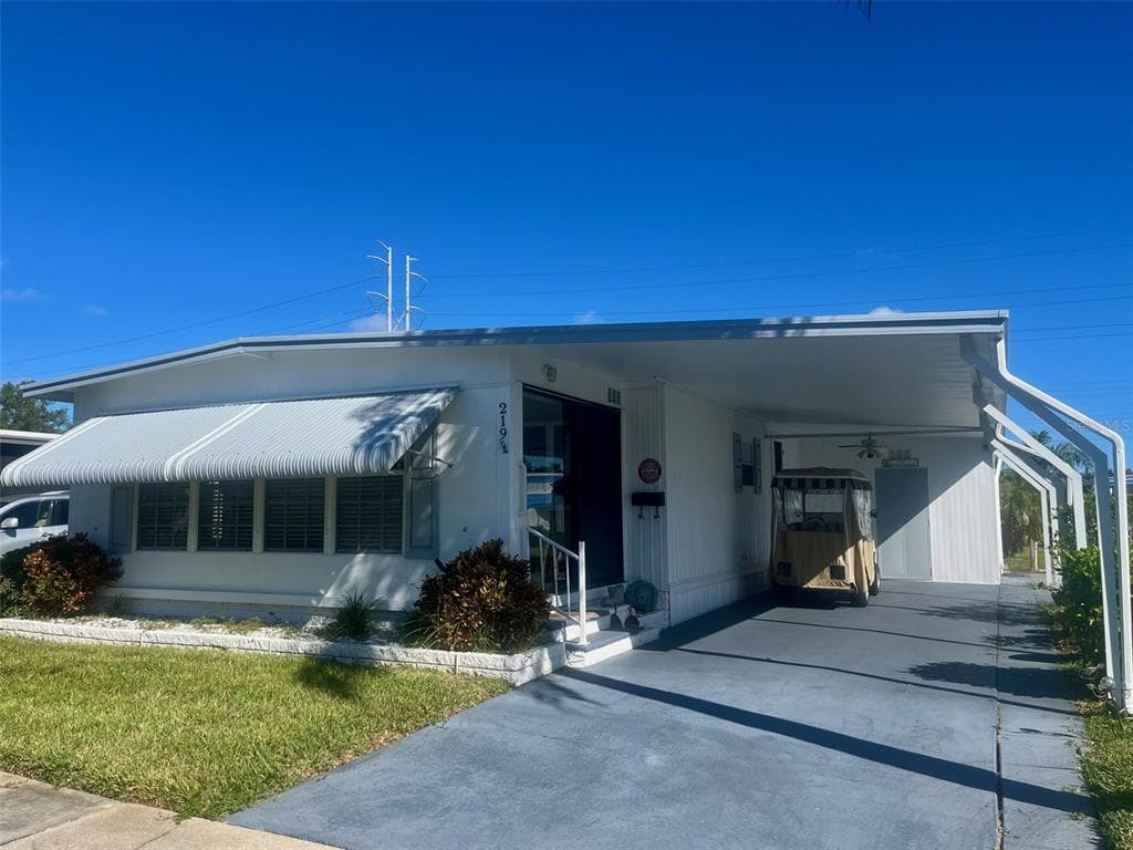 219 SEAGULL DRIVE TARPON SPRINGS, FL 34689