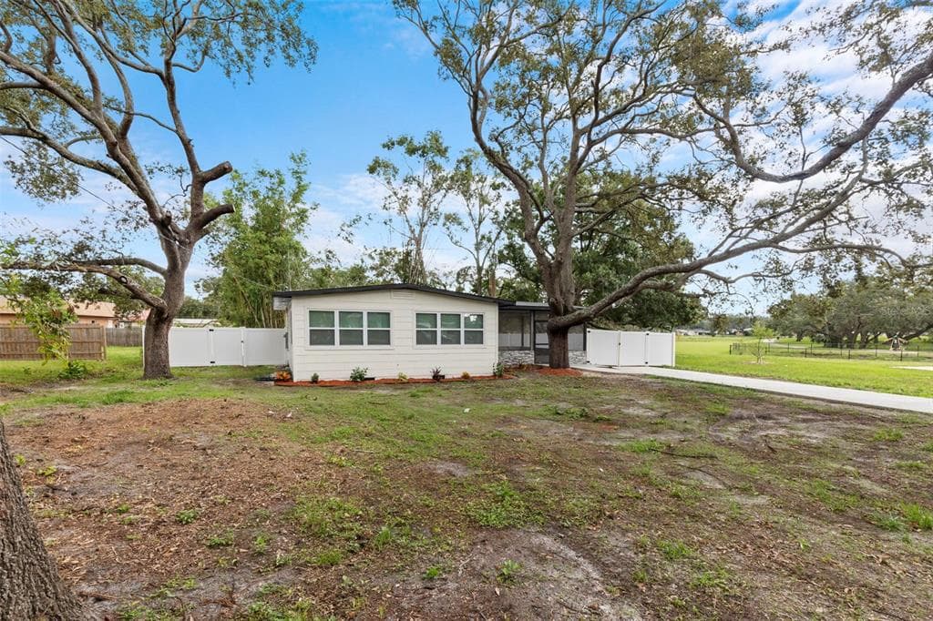 715 W BOUGAINVILLEA AVENUE TAMPA, FL 33612