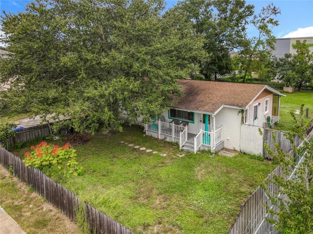 19 E LESTER ROAD APOPKA, FL 32712