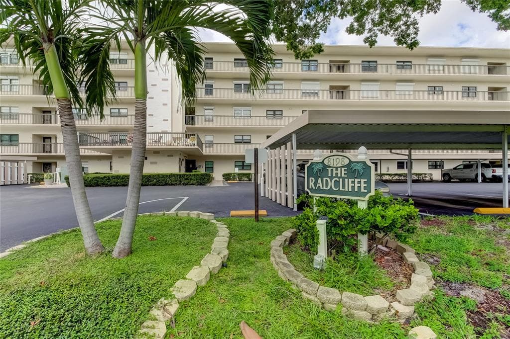 8198 TERRACE GARDEN DRIVE N UNIT 109 ST PETERSBURG, FL 33709