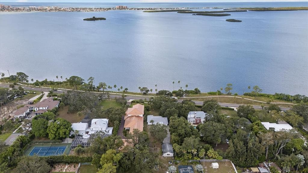 215 EDGEWATER DRIVE DUNEDIN, FL 34698