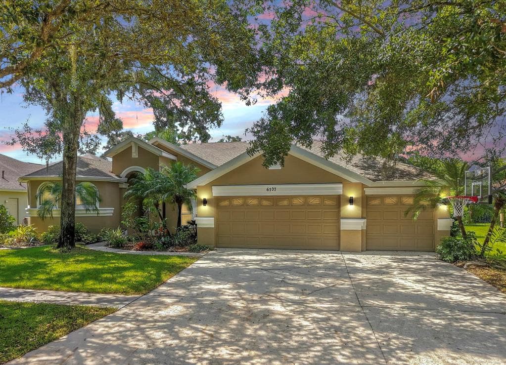 6107 IBISPARK DRIVE LITHIA, FL 33547