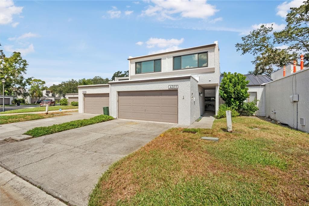 4203 FAIRWAY RUN UNIT 4203 TAMPA, FL 33618