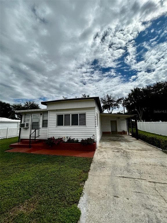 39024 OLA AVENUE ZEPHYRHILLS, FL 33542