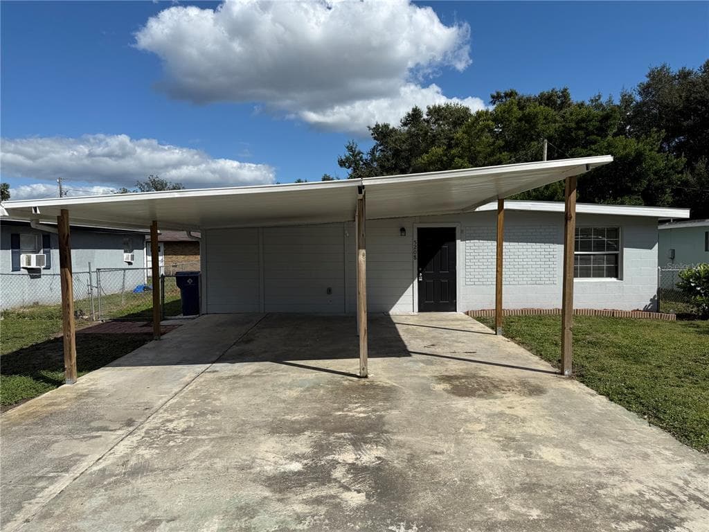 5208 HILL DRIVE ZEPHYRHILLS, FL 33542