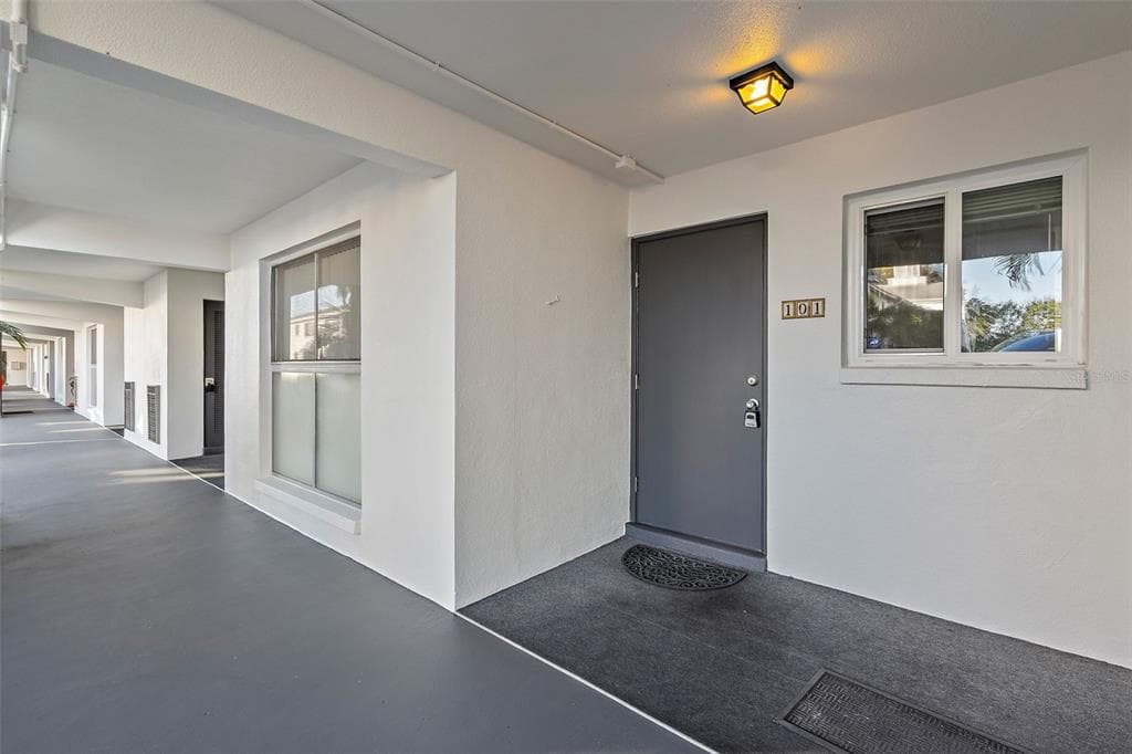 2944 W BAY DRIVE UNIT 101 BELLEAIR BLUFFS, FL 33770