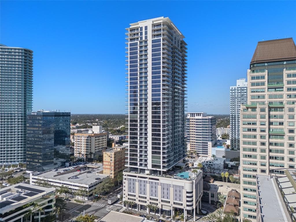 275 1ST AVENUE S UNIT 2401 ST PETERSBURG, FL 33701