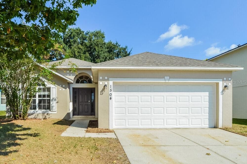 1504 STERNS DRIVE LEESBURG, FL 34748