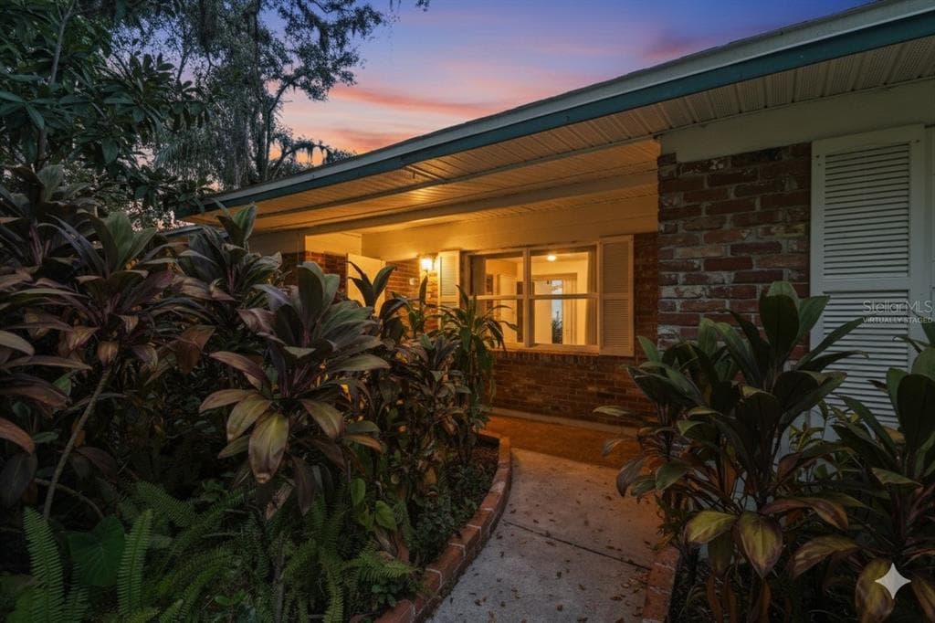 208 CINDY LANE BRANDON, FL 33510