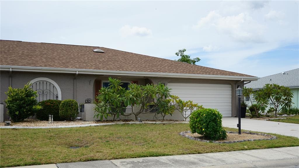 317 GREEN MANOR WAY UNIT 38 B SUN CITY CENTER, FL 33573